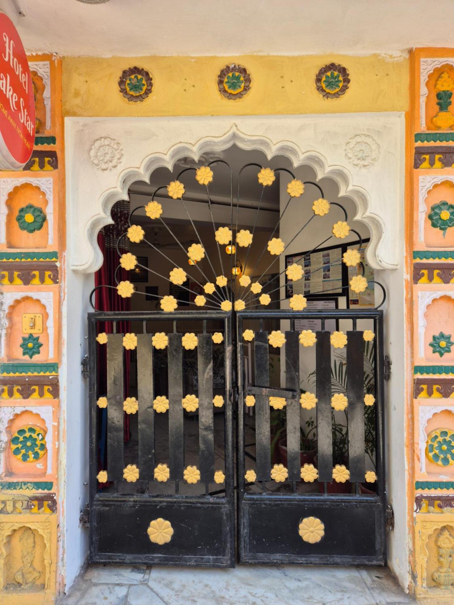 Hotel Lake Star Udaipur Exterior photo