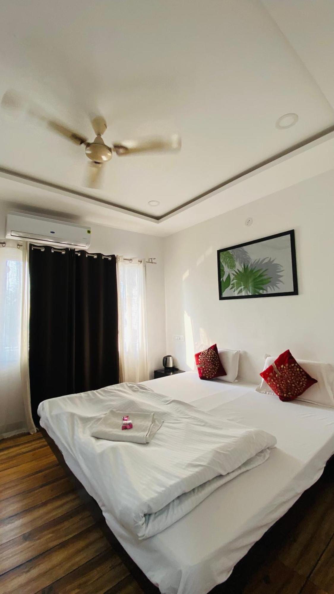 Hotel Lake Star Udaipur Exterior photo